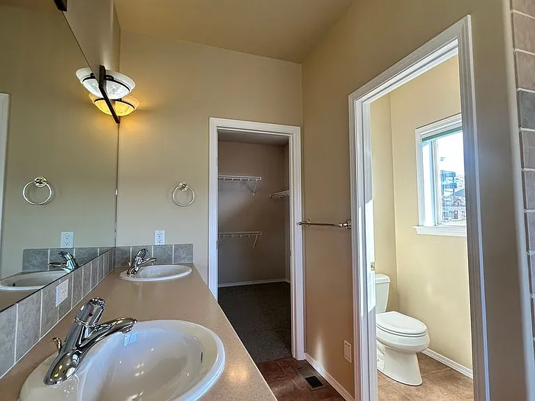 946 Briarwood Dr — Photo 14