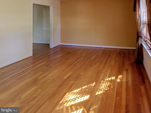 5th image of 6004 Chatsworth Ln