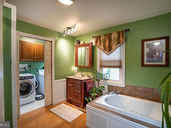 5th image of 448 E Beaver St
