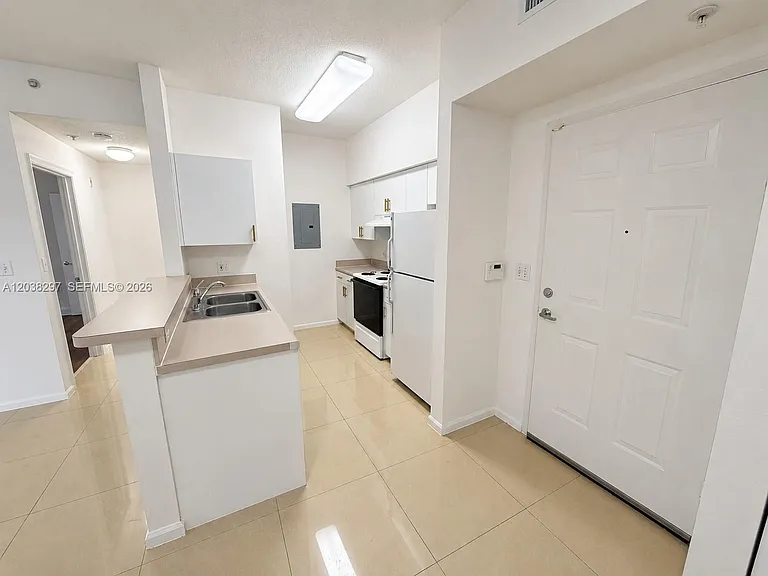 7000 SW 80th St #401 — Photo 2