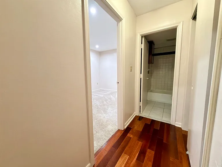 1323 Worcester Rd #H8 — Photo 12