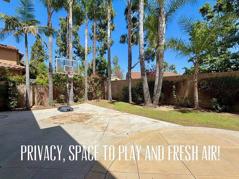 2566 Pearblossom St — Photo 4
