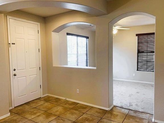 Entry/Bonus room