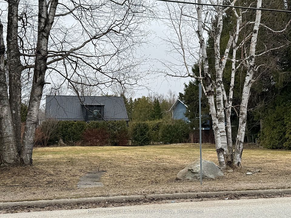 1st image of 160 Huron St S