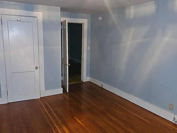 3rd image of 7 School St Unit D