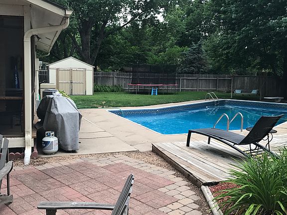 4th image of 808 Mountain Ash Ln