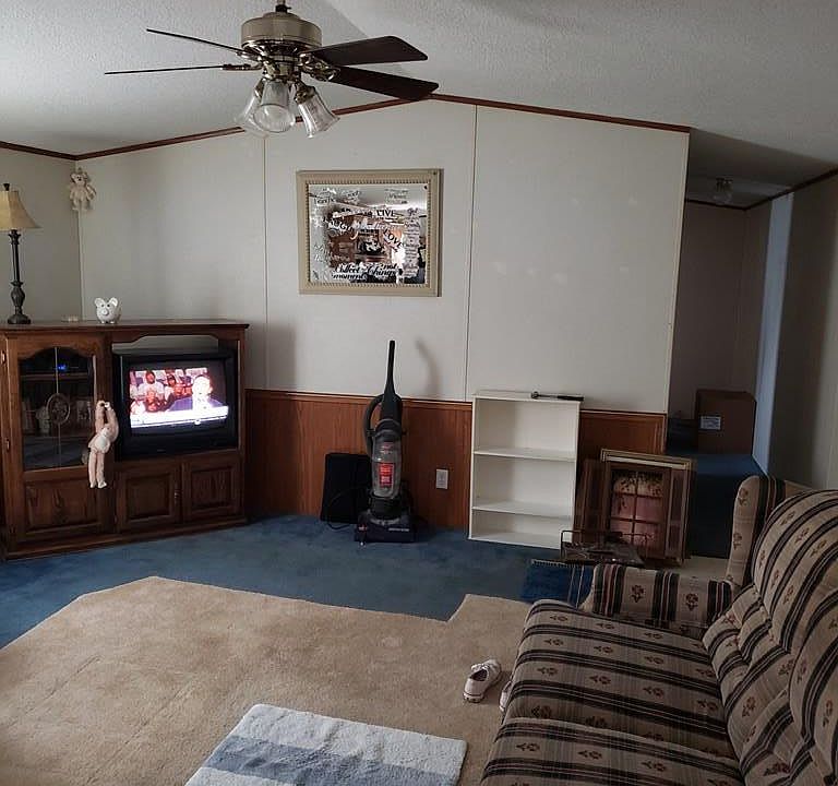 2nd image of 208 Pinewood Cir