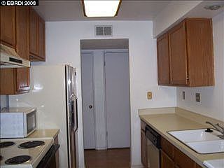 4th image of 182 Glenwood