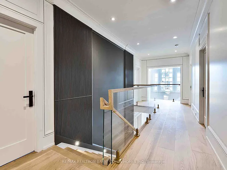 230 Dunvegan Rd — Photo 33