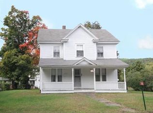 14 Pleasant St, Huntington, MA 01050