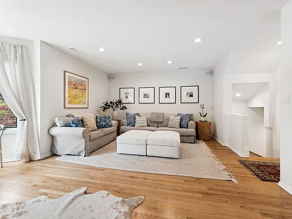2nd image of 2043 N Halsted St #B