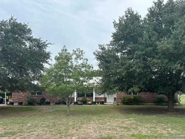 251 COUNTY ROAD 444, Hondo, TX 78861