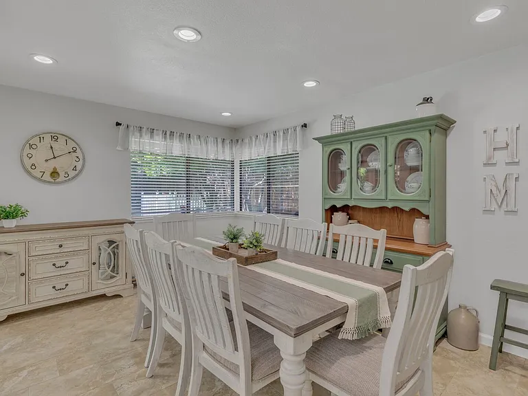 1856 Ridgeview Dr — Photo 13
