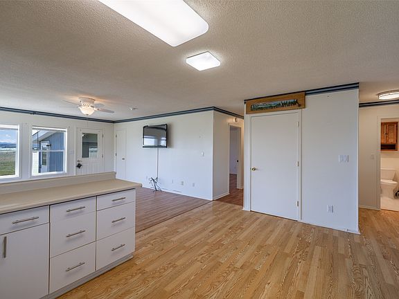 5th image of 275 Goose Bay Ln