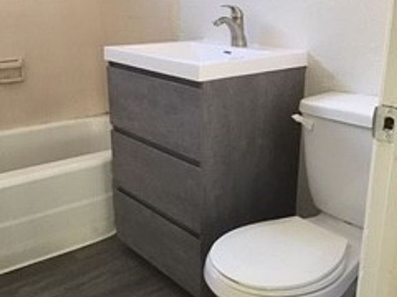 3rd image of 4605 Eagle Rock Blvd APT 5