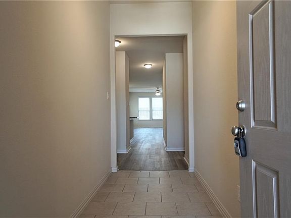 5th image of 357 Emerald Creek Dr