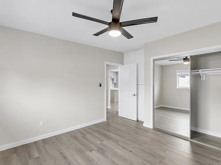 601-613 E Birch St #2B — Photo 14
