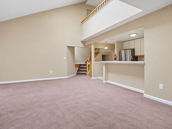 4th image of 31 Markham Cir