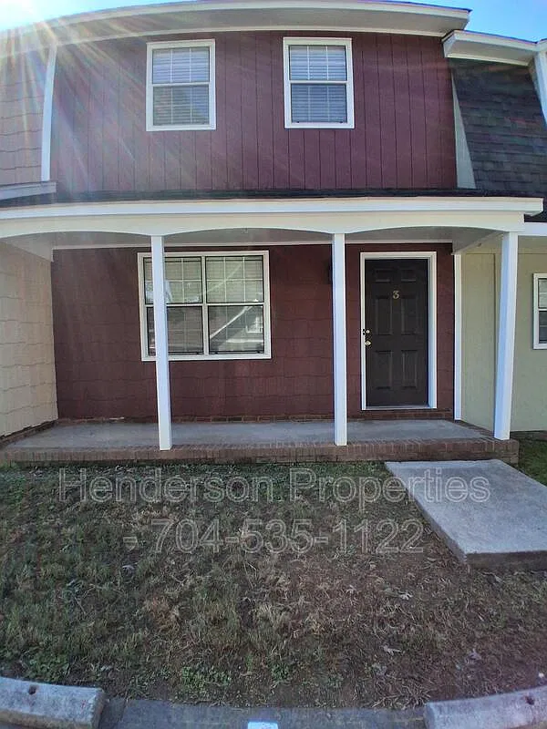 2 bed, 1.5 bath, 1100 sqft, $1,050 — Photo 1