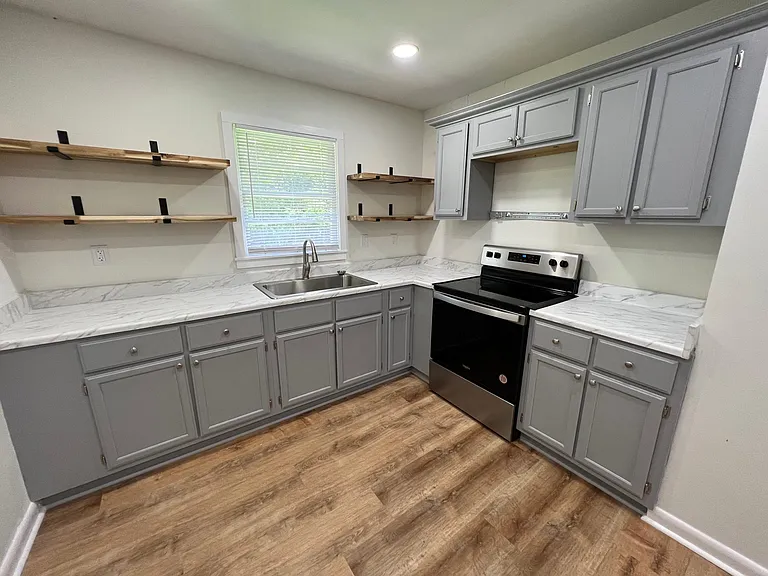 3312 Reynolds Dr NW — Photo 6