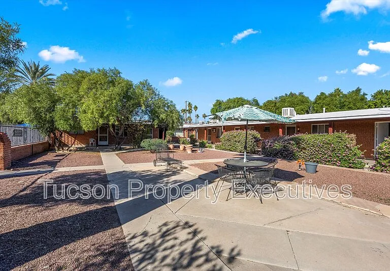 802 N Alvernon Way E — Photo 24