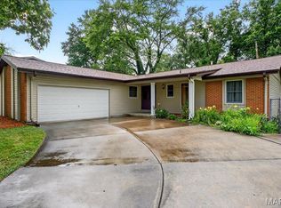809 Longview Dr, Saint Charles, MO 63301
