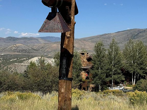 3rd image of 291 Wildflower Ln
