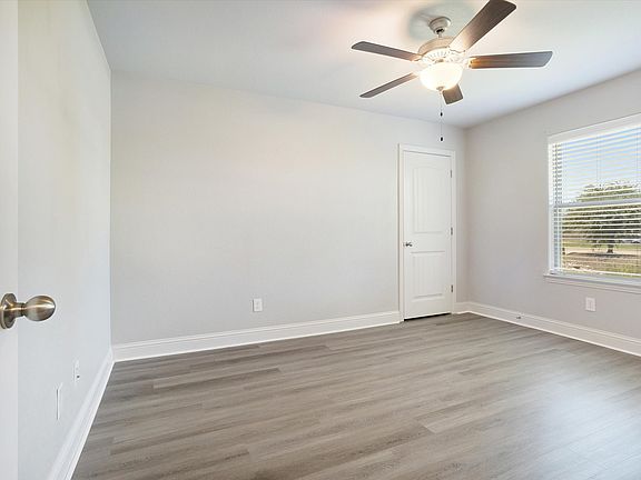 5th image of 1105 Delmar Dr