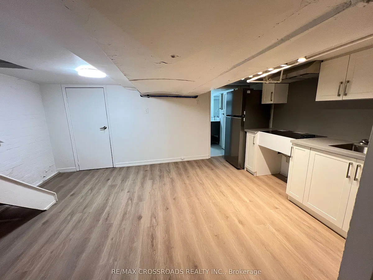 Building Photo - 82 Curzon St #BASEMENT