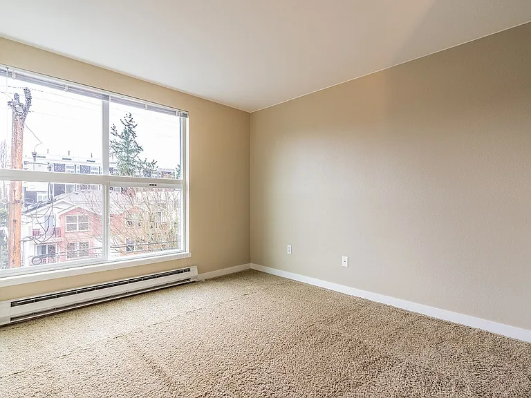 Francis Ave Apartments — Photo 19