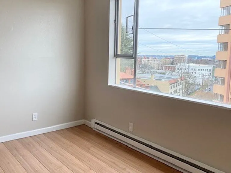 2020 Building — Photo 18