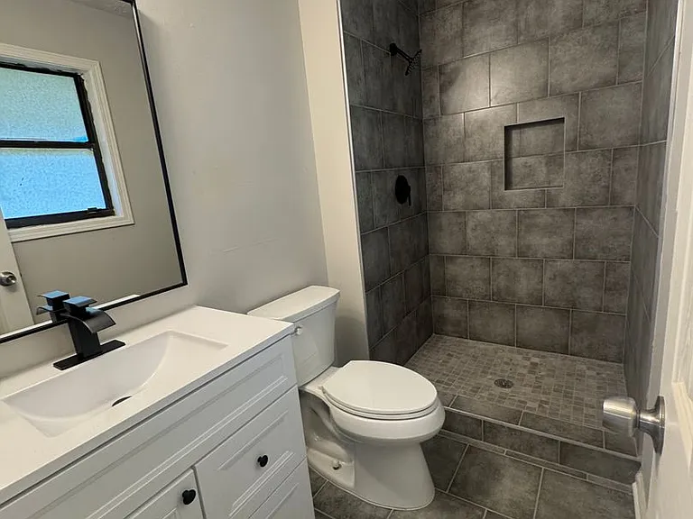 370-372 Booth Cir SW #370-372 — Photo 8