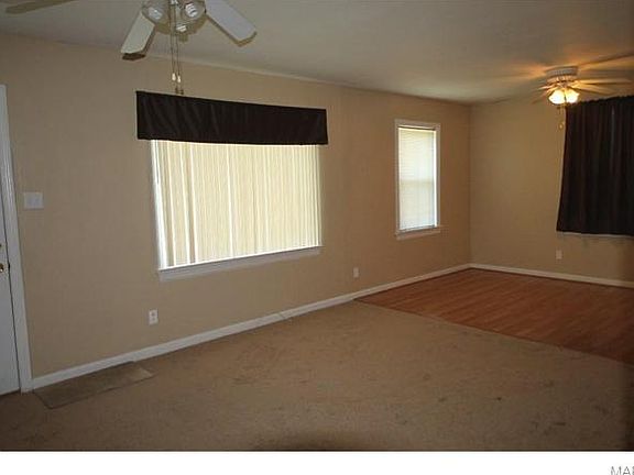3rd image of 10 Saint Thomas Ct