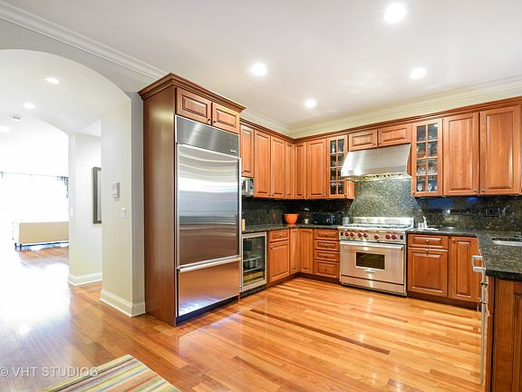 5th image of 850 W Aldine Ave #1