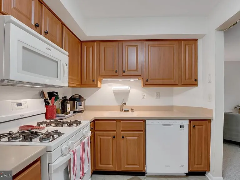 207 Salem Ct #5 — Photo 4