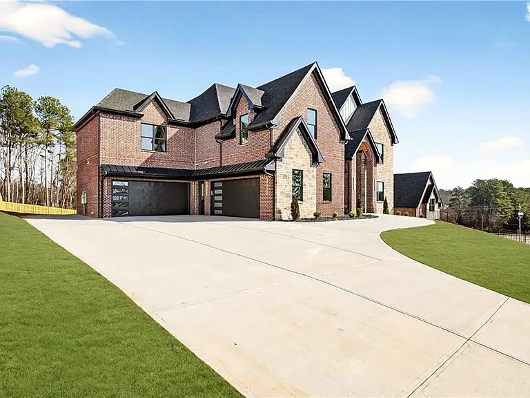 405 Thunder Rd — Photo 2
