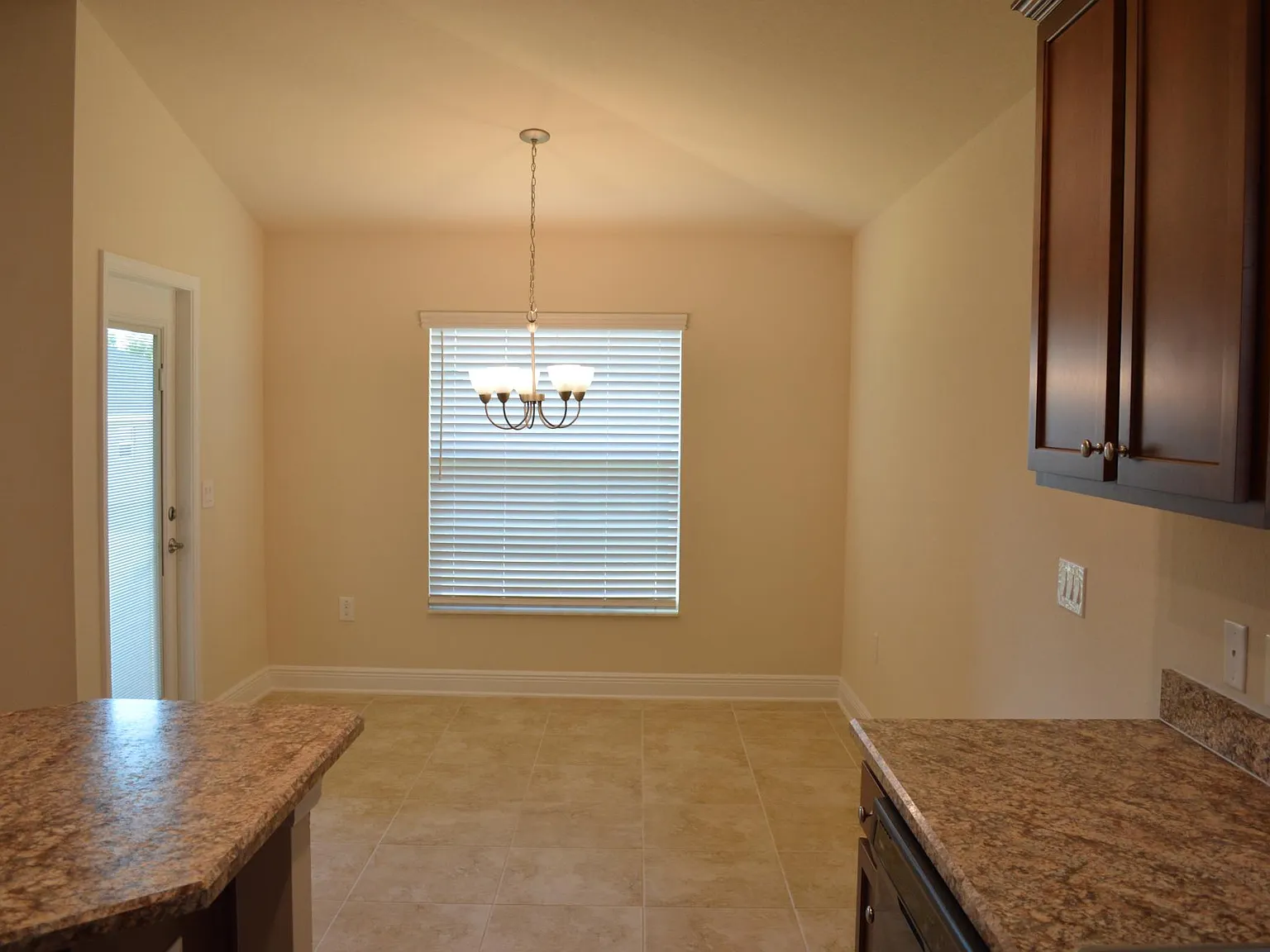 3 bed, 1512 sqft, $1,975 — Photo 3