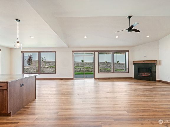 5th image of 2627 Patriot Way SE