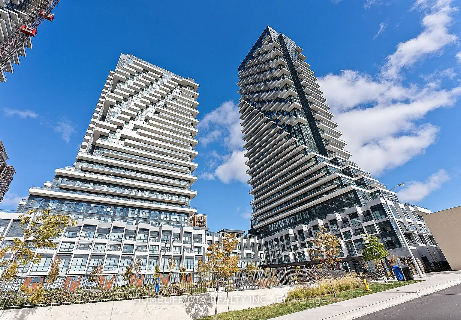 30 Inn On The Park Dr — Photo 1