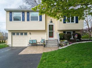 8333 Pansy Dr, Baldwinsville, NY 13027
