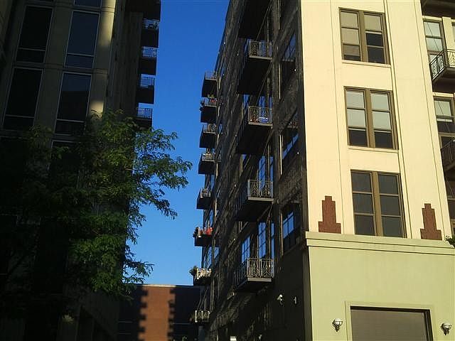 1st image of 758 N Larrabee St APT 823