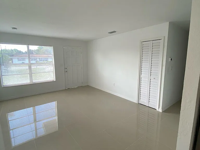 3037 Market St — Photo 13