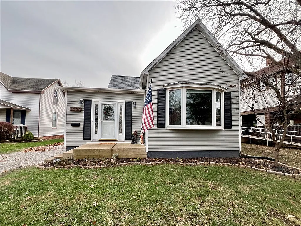 2909 Western Ave photo 1