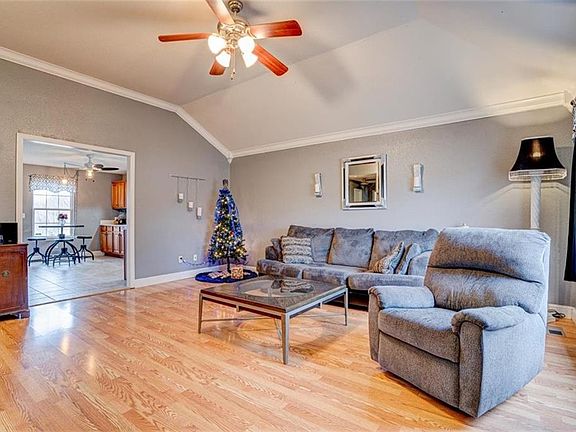 4th image of 1317 E Rachel Ln