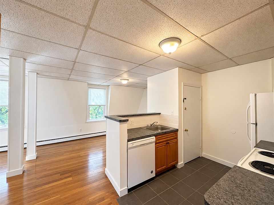 1st image of 37 Davis Sq #2