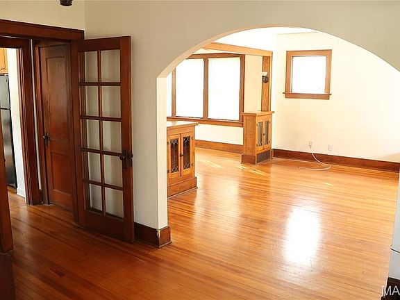 5th image of 335 Saint Louis Ave