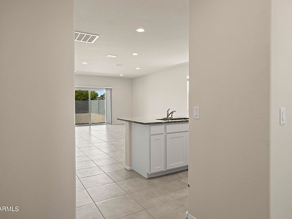 4th image of 1125 W DEL MONTE Place