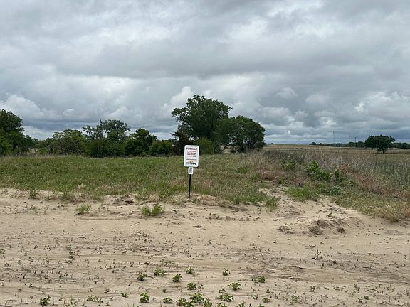 5th image of 627 Denton Rd