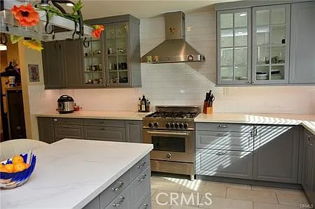 4439 Van Noord Ave — Photo 2