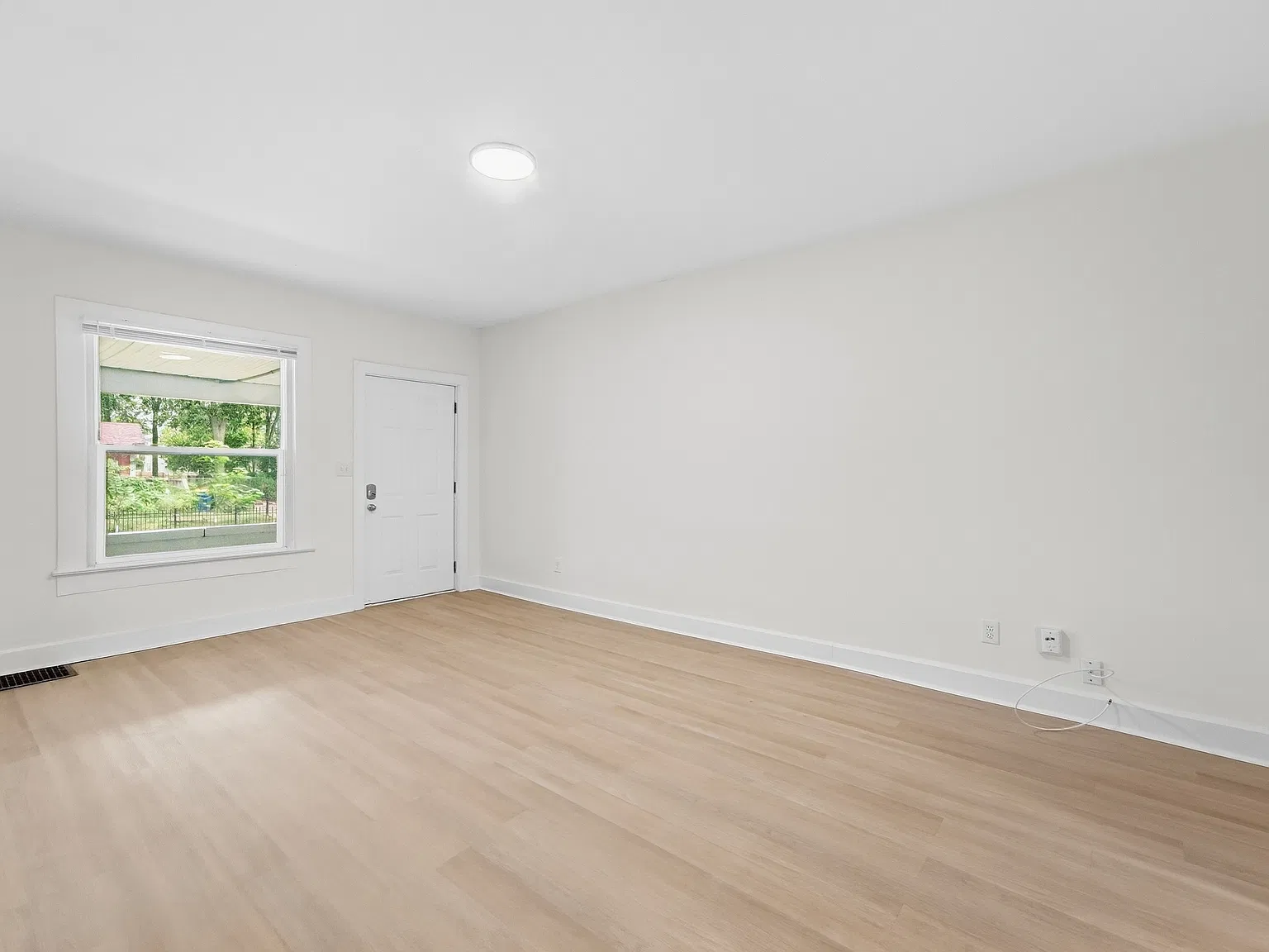 3 bed, 1.5 bath, 1400 sqft, $1,875 — Photo 1